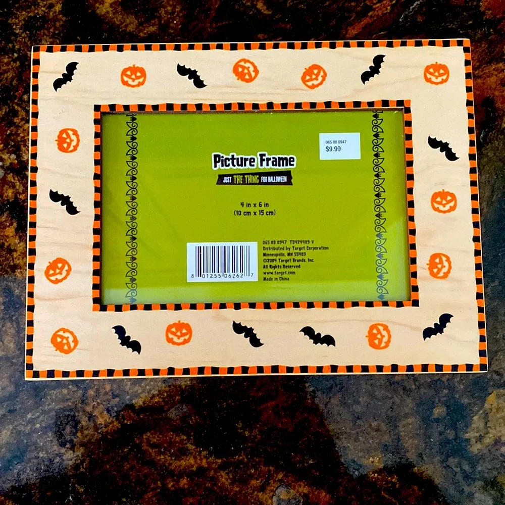 Halloween Picture Frame Jack-o-Lantern Pumpkin and Bat Design on Wood 4x6